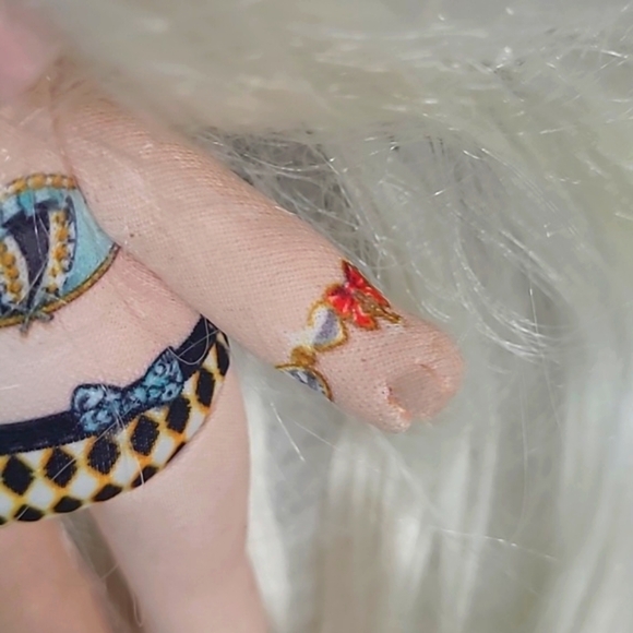 Na Na Na Surprise Alice Hops Spring Easter Bunny Blonde Doll Collectible Toy 10" - Picture 6 of 12